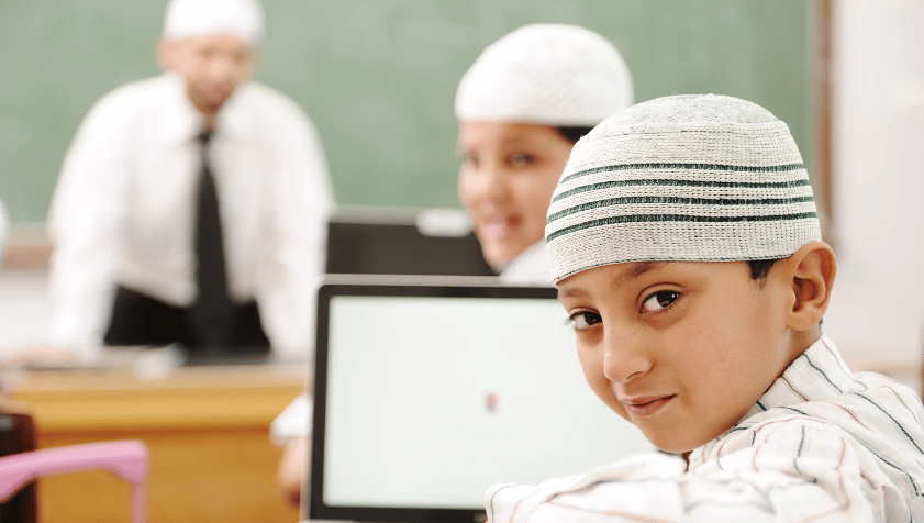 Peran Pendidikan Pesantren di Era Gempuran AI: Menjaga Adab, Menguasai Teknologi